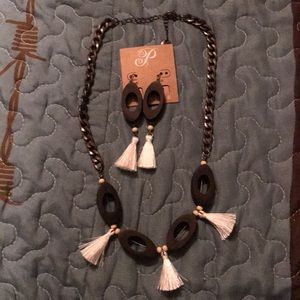 Plunder necklace and earring set